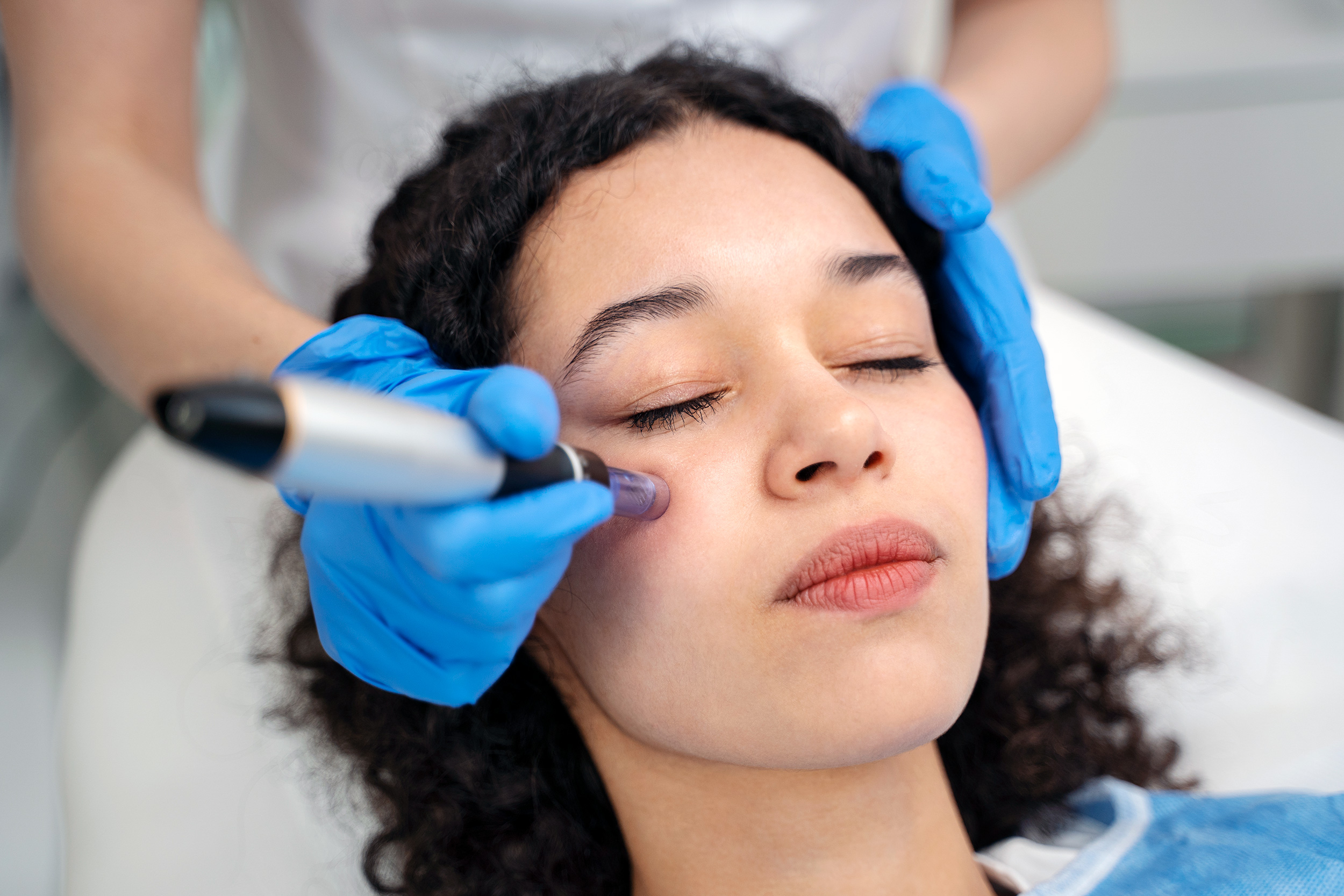 Hydroneedling DermaStamp Therapy